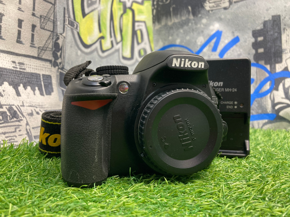 Nikon D3100 2.300 кадров