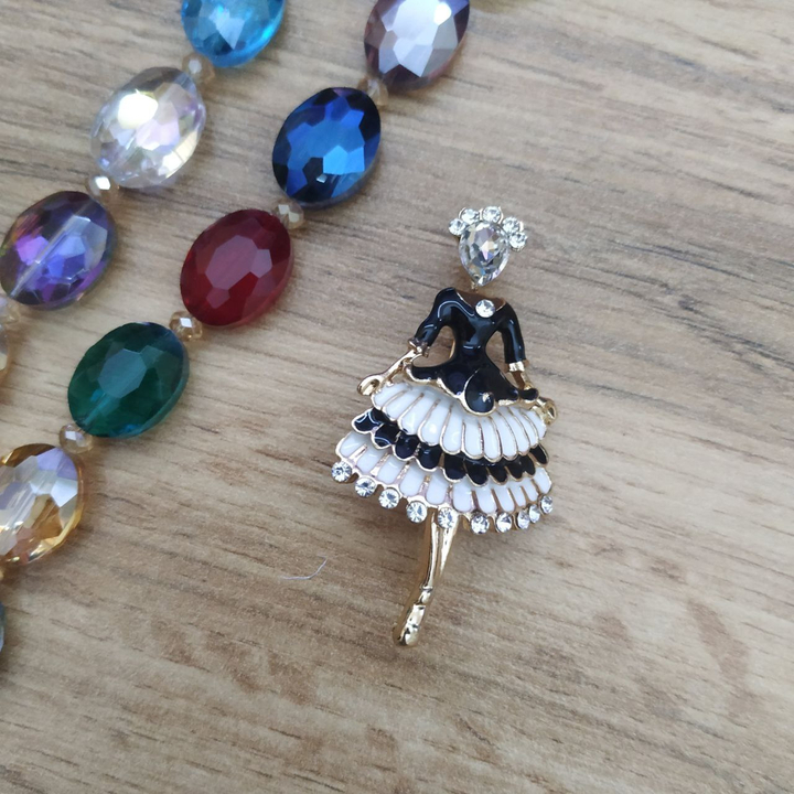 Брошь Балерина с кристаллом в черно-белом платье эмаль цветная металл золотистый