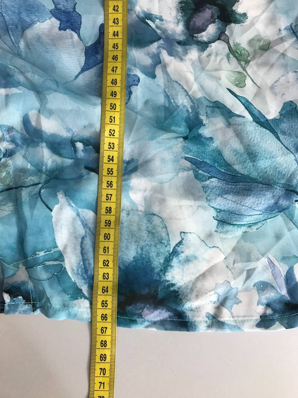 Блузка Moomaya с акварельным принтом, визуально на 54 размер