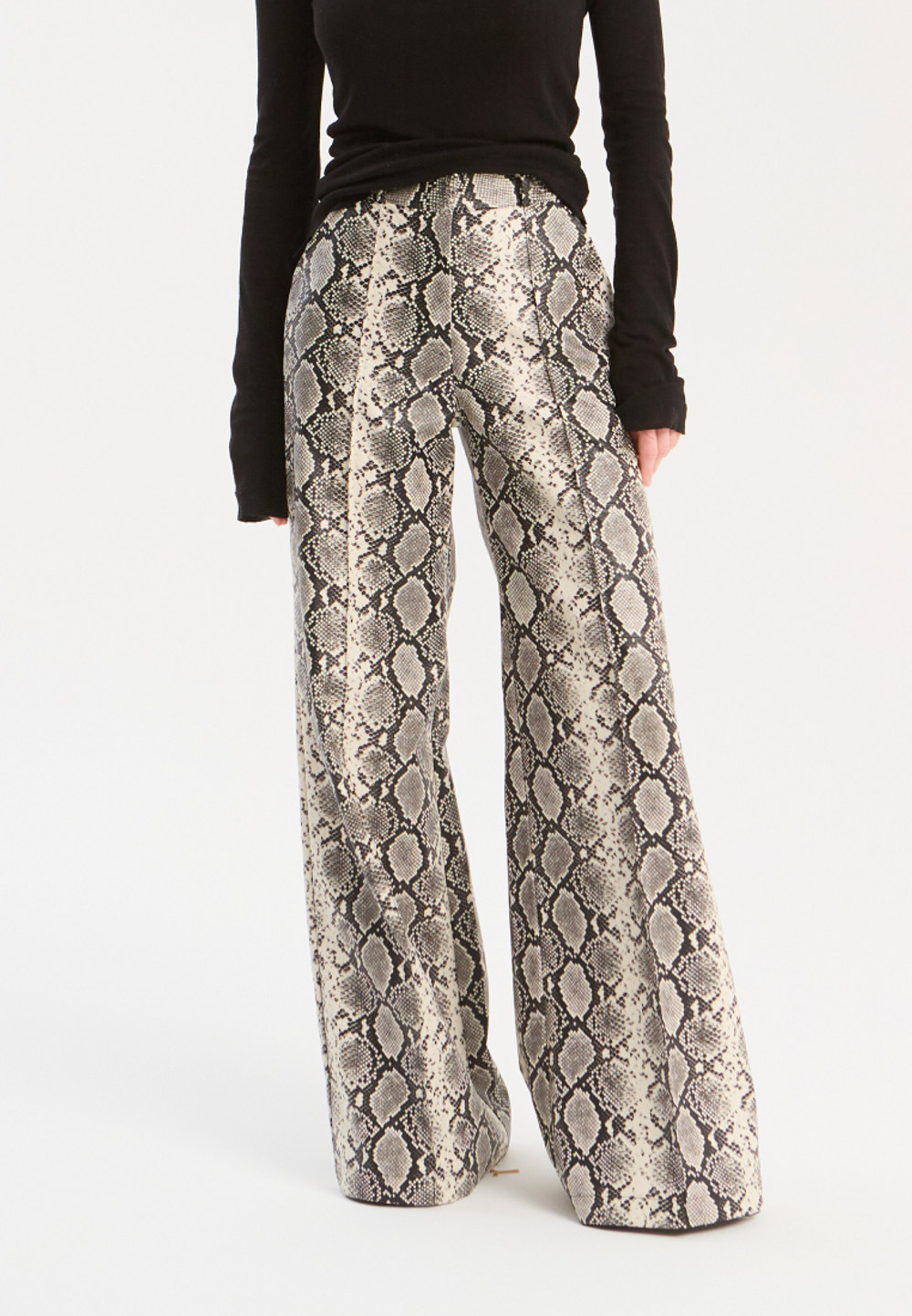 Брюки широкие в змеиновом принте из экокожи
