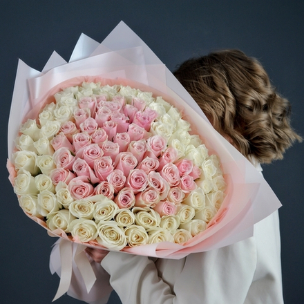 Нежное сердце из нежных роз