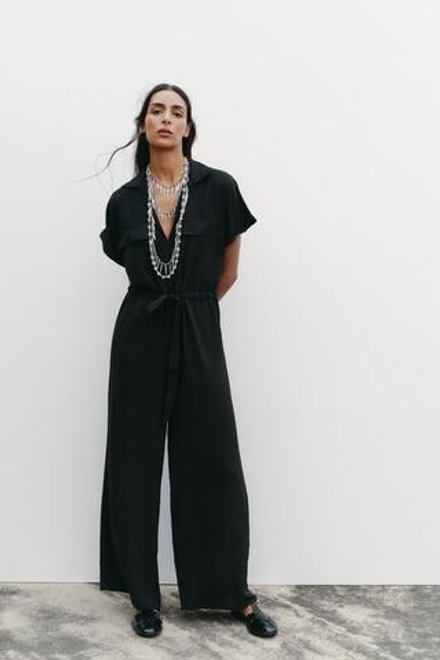 ZARA КОМБИНЕЗОН ИЗ СТРУЯЩЕЙСЯ ТКАНИ С КАРМАНАМИ, ЧЕРНЫЙ