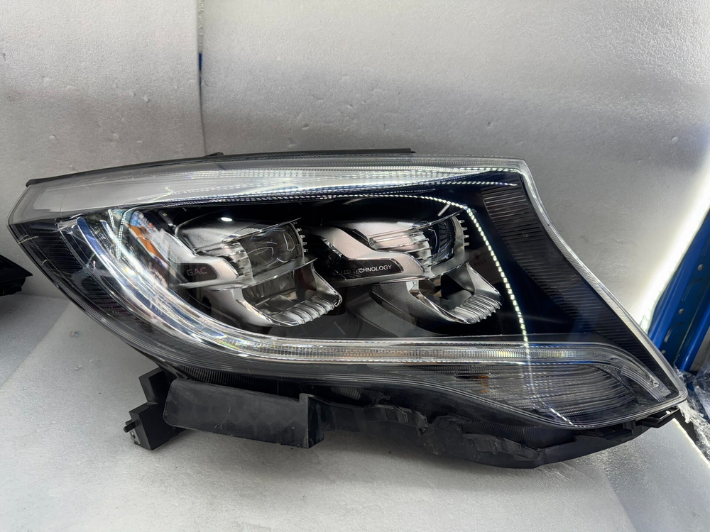 Фара передняя светодиодная (LED) для GAC Trumpchi GM8 оригинал