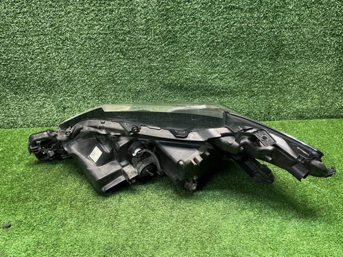 Битая Фара правая Toyota Camry xv70 (17-нв) LED