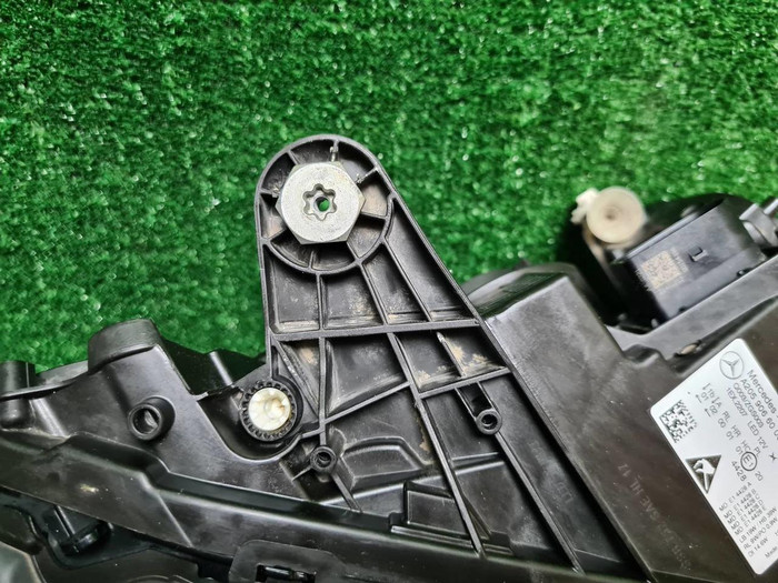 Фара правая Mercedes C w205 (2018-2023) LED