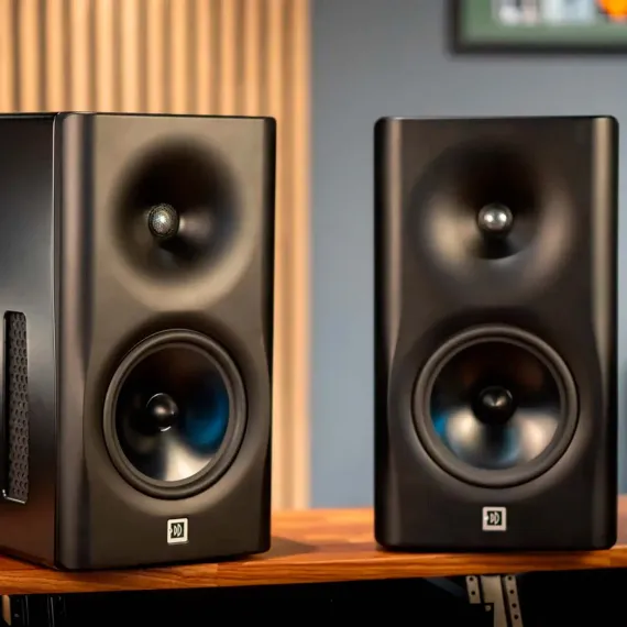 Dutch & Dutch 8c Studio Speaker Black