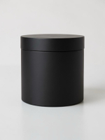 Плотная шляпная коробка с крышкой без лент. Цвет; Черный.