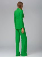 Женский зелёный костюм тройка с приталенным жакетом