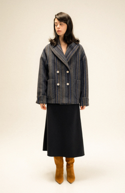 Укороченное пальто с широким воротом