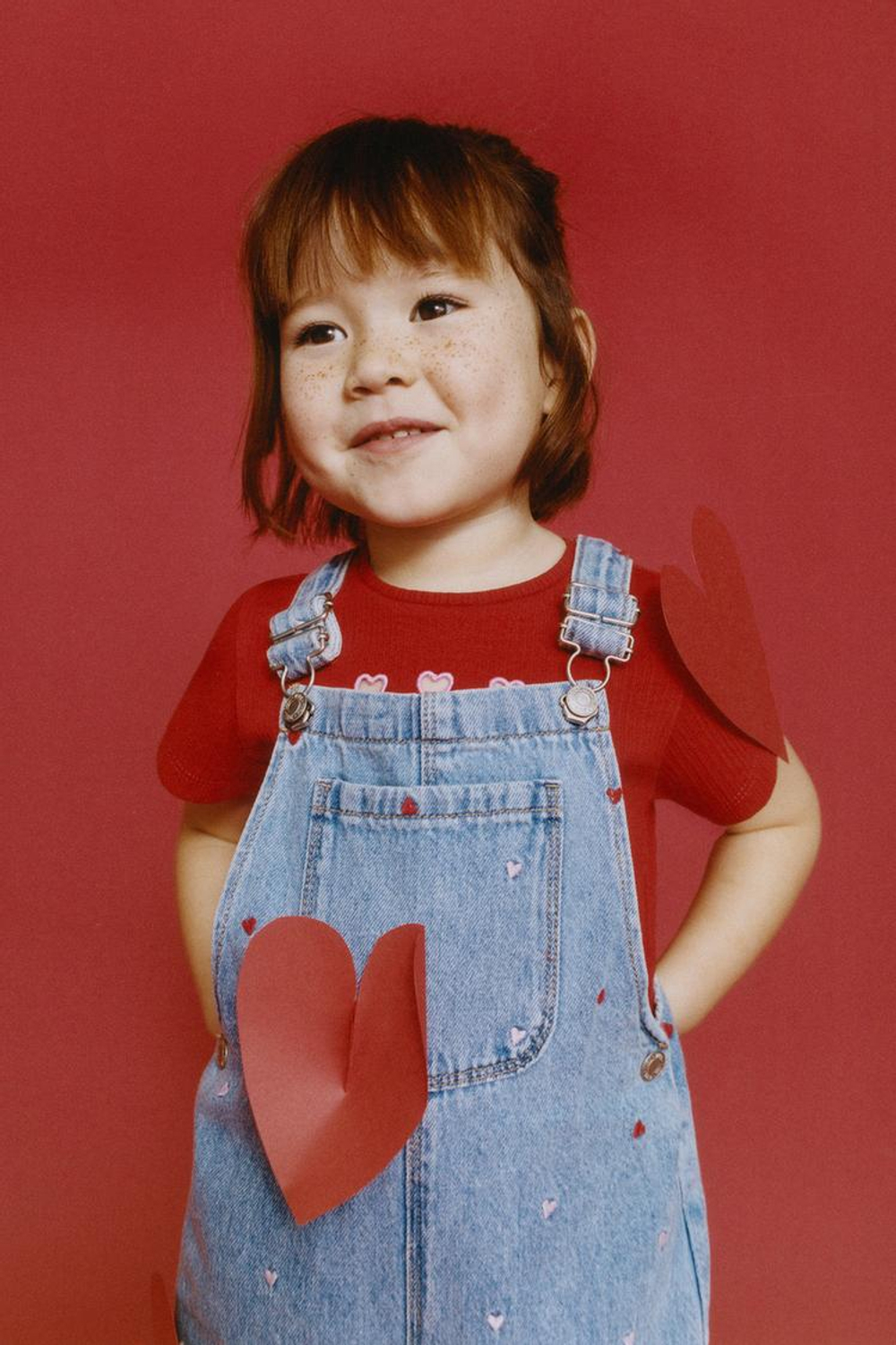 ZARA ДЛИННЫЙ ДЖИНСОВЫЙ КОМБИНЕЗОН С ВЫШИВКОЙ «СЕРДЦА», СИНИЙ