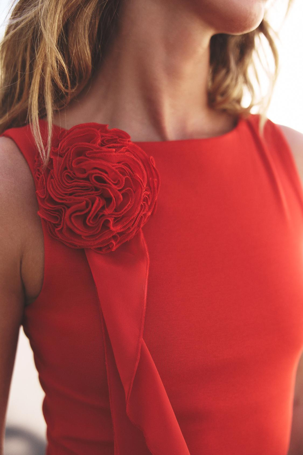 ZARA ТОП С ЦВЕТКОМ БЕЗ РУКАВОВ, КРАСНЫЙ