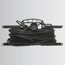 Удлинитель на рамке уличный силовой для сварки ПВС 2х1.5 мм 25 метров, влагозащитный литой штепсель для газонокосилки и триммера. Строительный удлинитель 25 метров, 1 гнездо черный