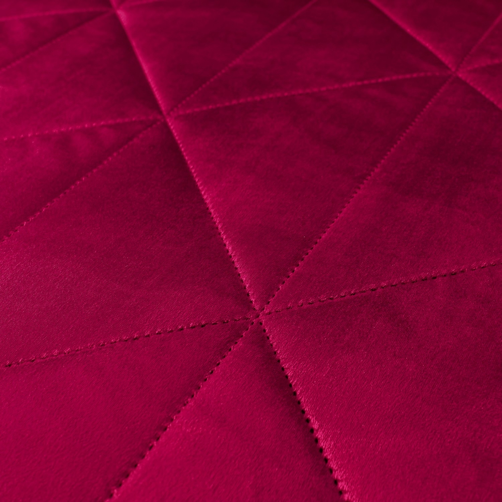 Велюровое покрывало в клетку и две наволочки OVL035