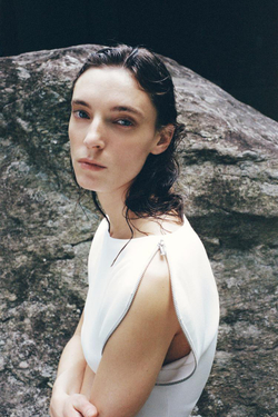 ZARA ТРИКОТАЖНЫЙ ТОП С РУКАВАМИ НА МОЛНИИ, БЕЛЫЙ