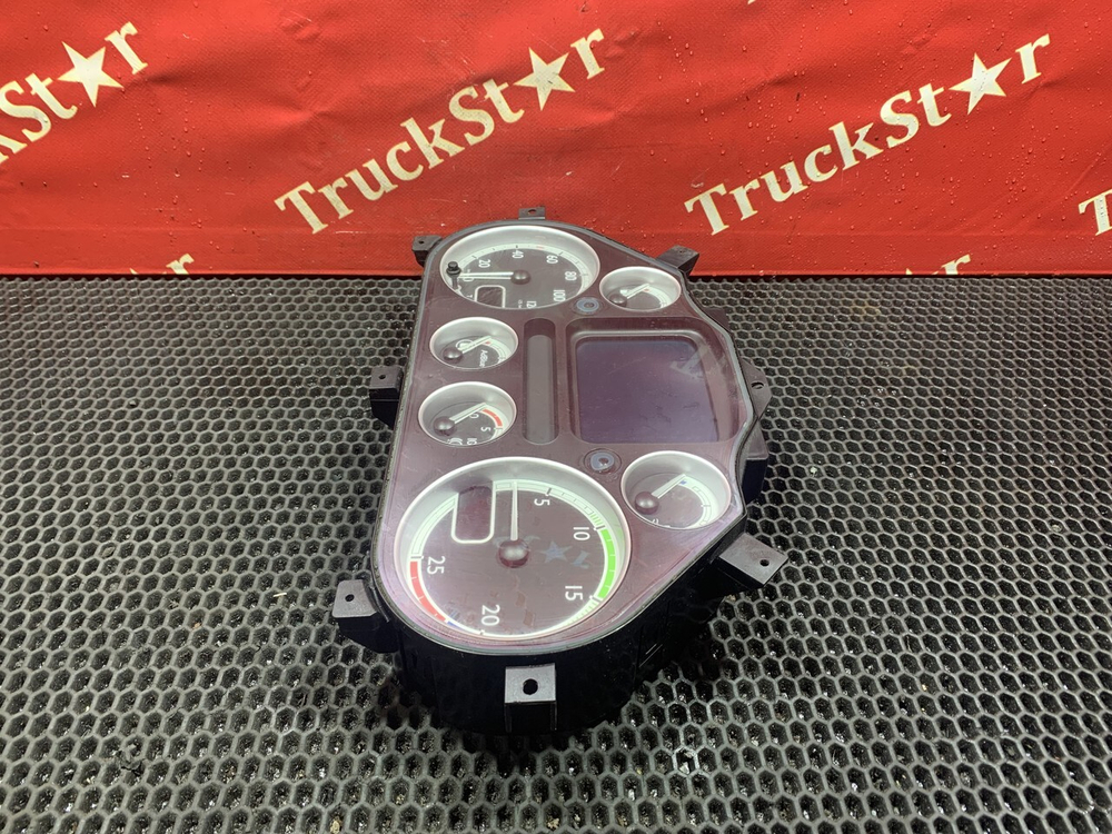 Панель приборов