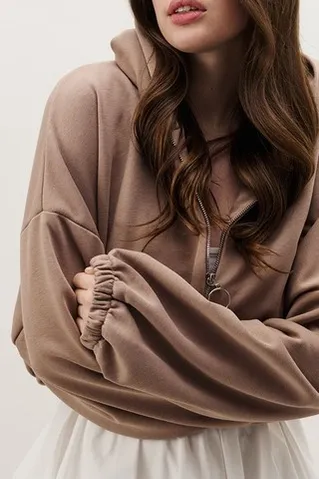 Укороченное худи на молнии цвета капучино