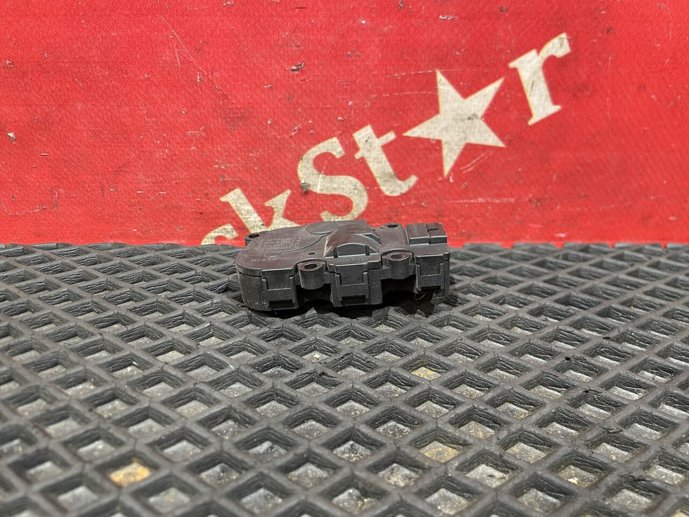 Моторчик заслонки отопителя 2018г