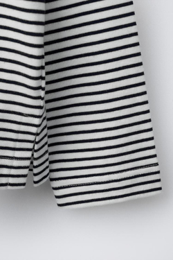 ZARA ЛОНГСЛИВ В ПОЛОСКУ С ВЫШИТЫМ СЕРДЦЕМ, ПОЛОСКИ