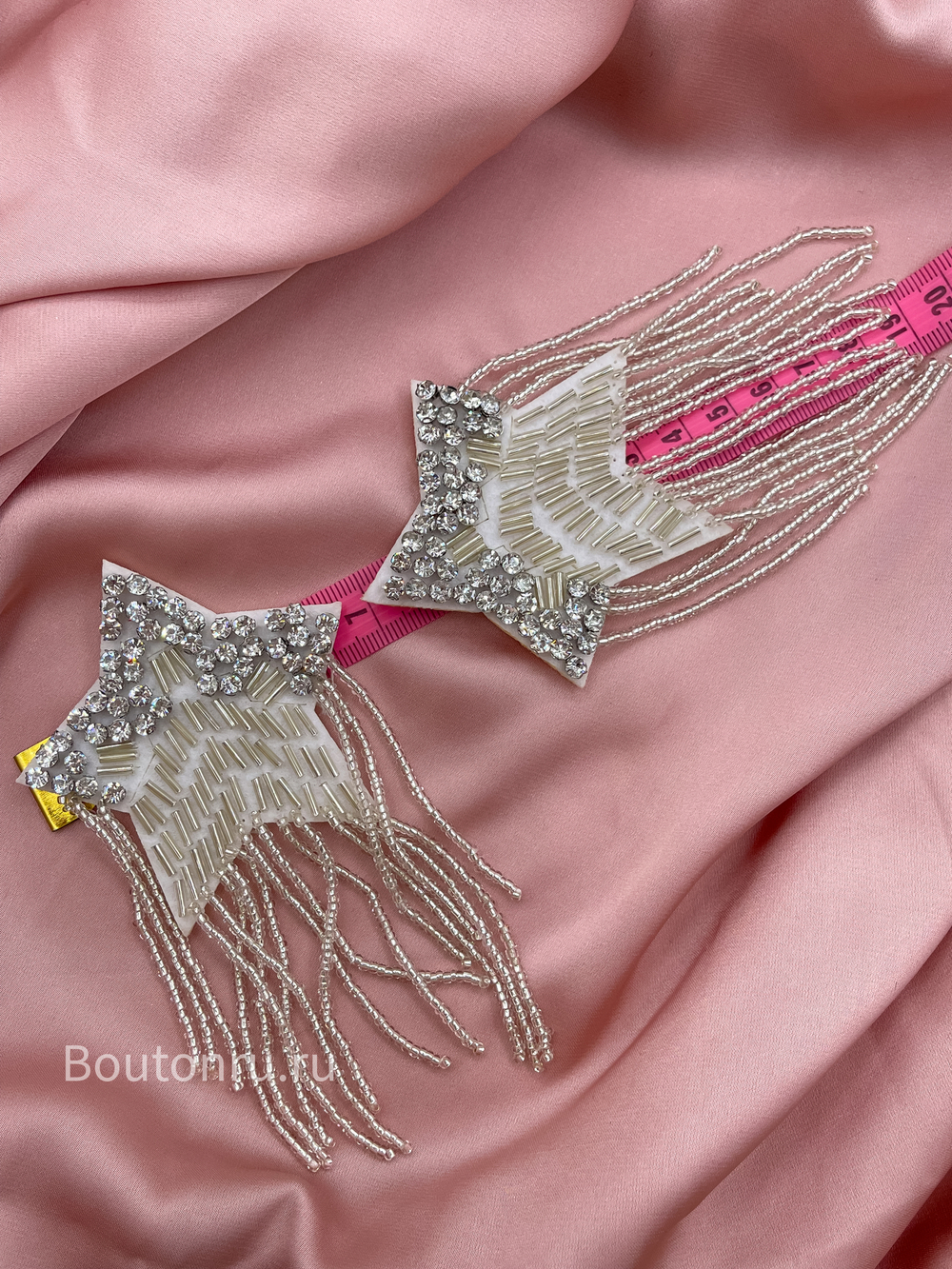 Нашивка звезда белая со стразами и стеклярусом