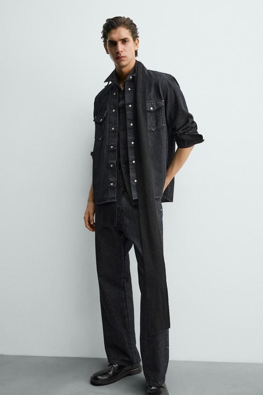 ZARA ДЖИНСЫ STRAIGHT FIT С ЗАКЛЕПКАМИ, ИНДИГО