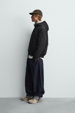 ZARA ЛЕГКАЯ НЕПРОМОКАЕМАЯ КУРТКА ИЗ ВЫСОКОТЕХНОЛОГИЧНОЙ ТКАНИ, ЧЕРНЫЙ