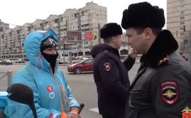 В Петербурге прошли массовые проверки документов у курьеров на электровелосипедах