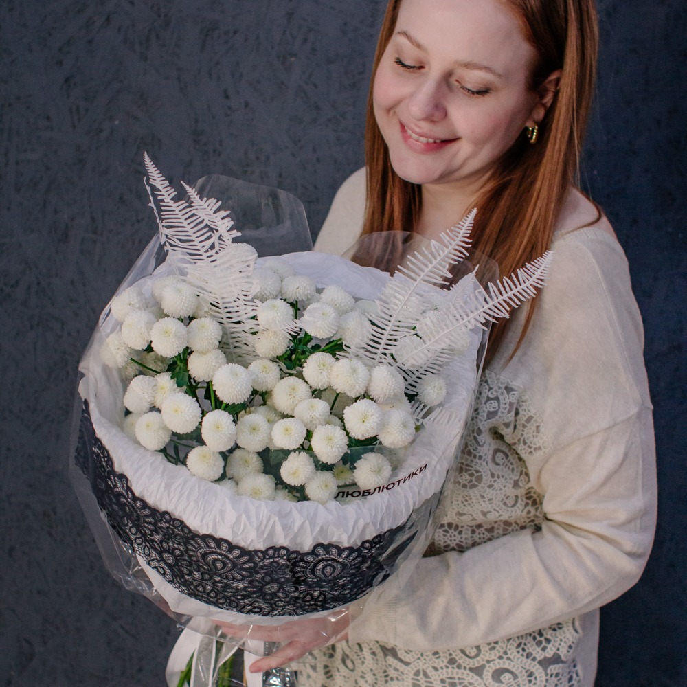 114. Кружевной букет с хризантемой Ньютон