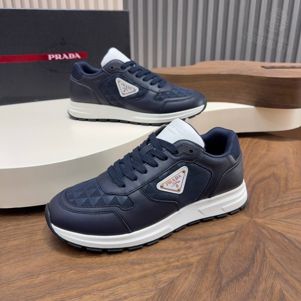 Кроссовки Prada