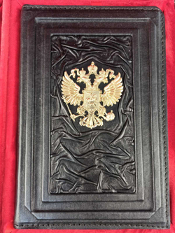 Набор №15 "Ежедневник Герб РФ (из натуральной кожи со съемной обложкой) и бокал для коньяка "Герб РФ"