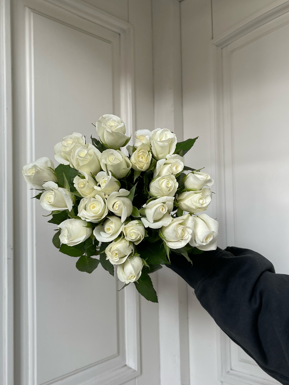 Букет из белой розы (40см) 25 шт под ленту