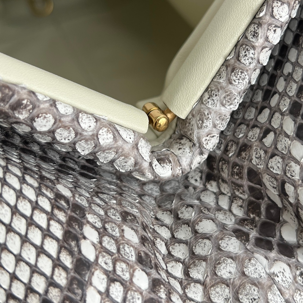 Bottega Veneta Classic Pouch 40 cm