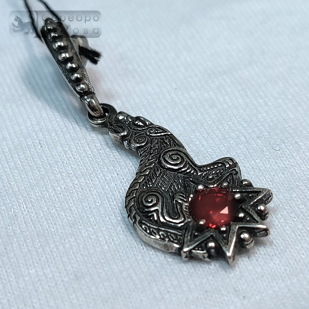 Подвеска "Волк" с гранатом