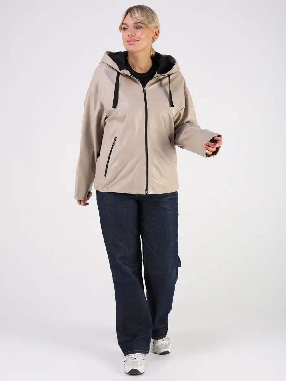 Кожаная куртка демисезонная с капюшоном короткая