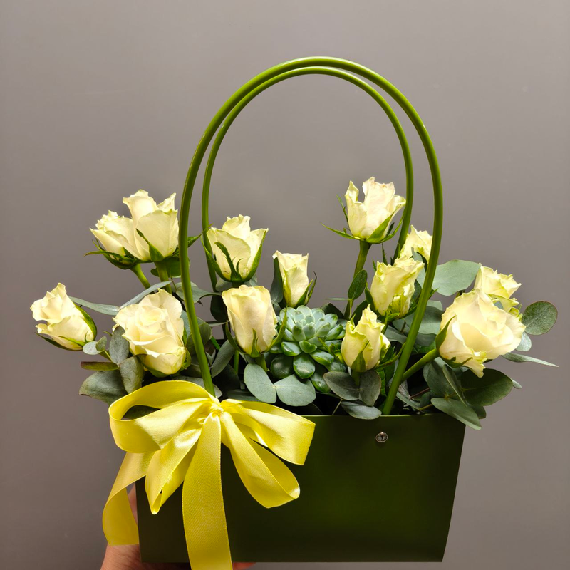 Композиция "Розы в саду"