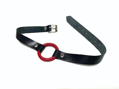 Красный кляп-кольцо на черных кожаных ремешках (Цвет: красный с черным)