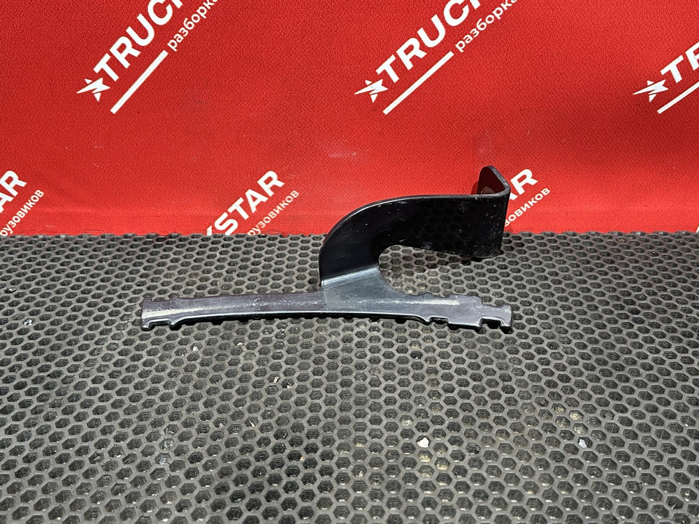 Кронштейн трубок топливных