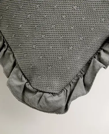 ZARA HOME НАВОЛОЧКА ДЛЯ ДЕКОРАТИВНОЙ ПОДУШКИ ДЛЯ ДЕТЕЙ С РЮШАМИ, СЕРЫЙ