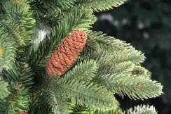 Искусственная ель Московская с шишками 210 см., литая хвоя+пвх, Max Christmas (ЕМС21)