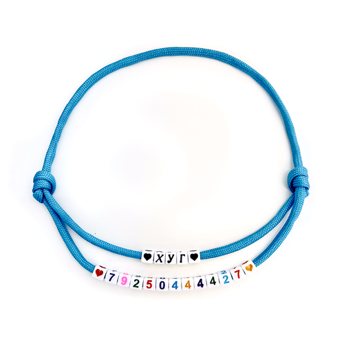 Адресник ручной работы из бусин (черно-белые и цветные, кириллица)