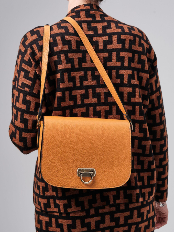 Сумка кожаная на плечо кросс-боди оранжевая