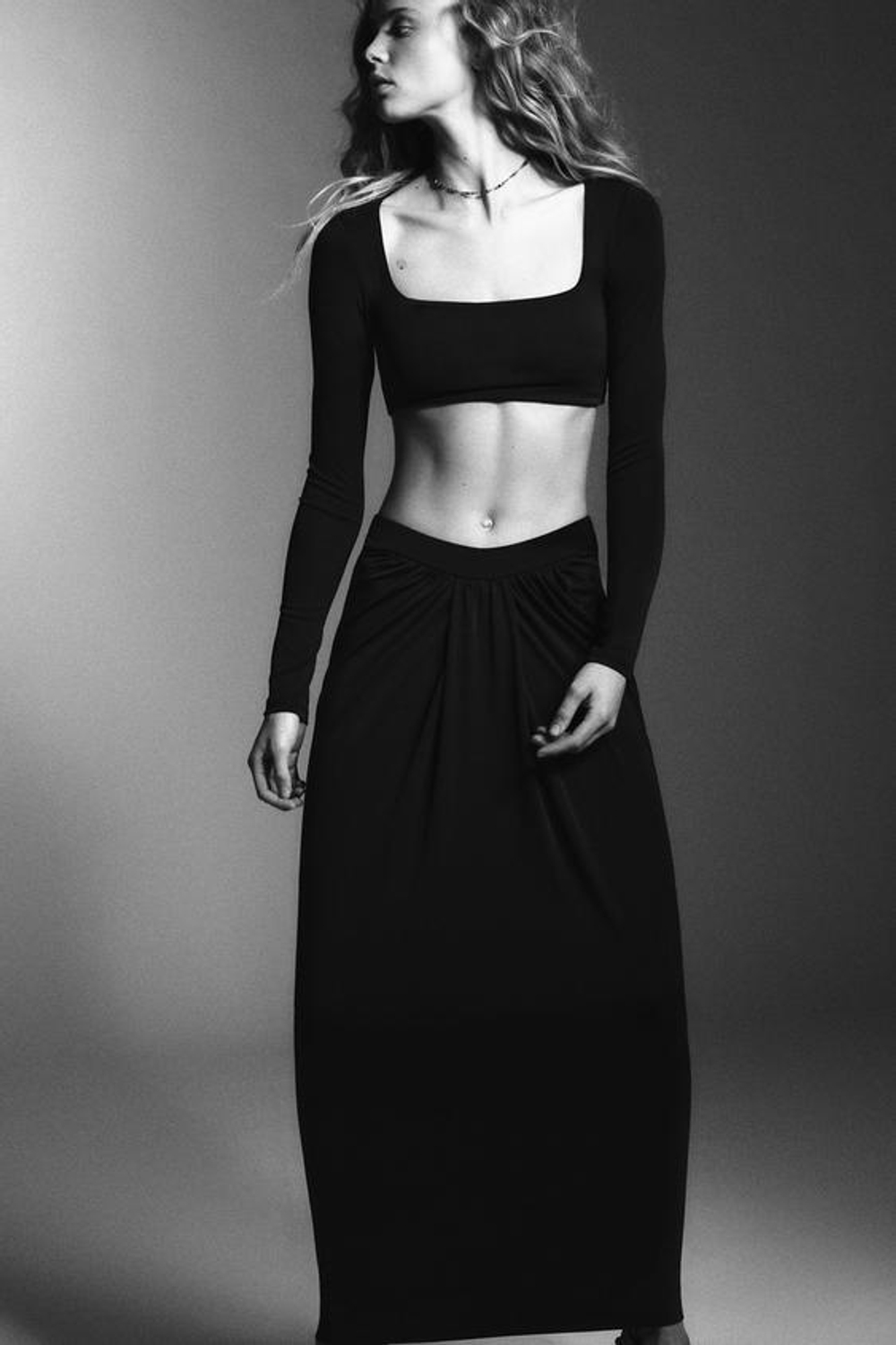 ZARA ДЛИННАЯ ЮБКА ИЗ КРЕПА СО СБОРКАМИ, ЧЕРНЫЙ