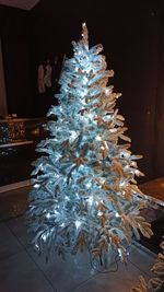 Заснеженная ель с гирляндой «Россо» холодный свет (Литая+пвх) от 1.2 до 2.4 м