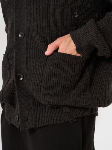 Графитовый кардиган с разрывами QWE