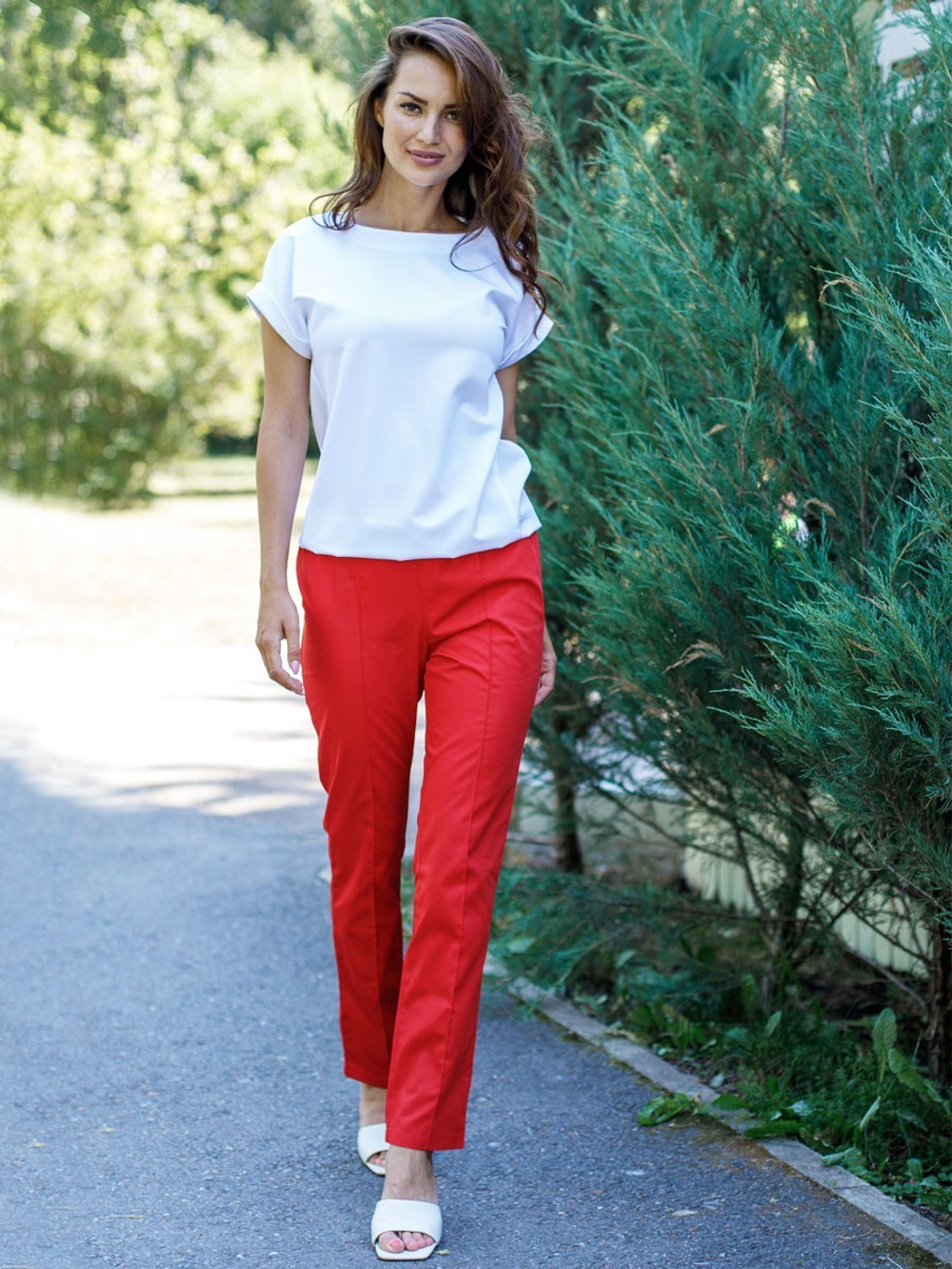Красные женские брюки