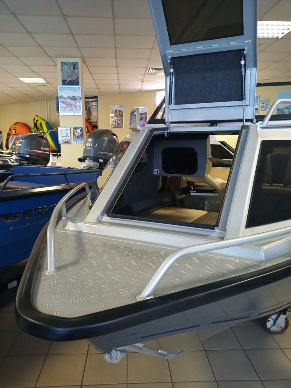 Лодка Беркут M-HT в наличии. Вариант 1