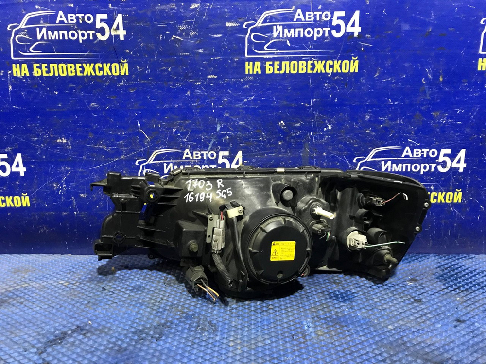 Фара передняя правая SUBARU FORESTER 2002-2004