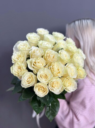 25 белых роз сорта "Мондиаль" под ленту (Эквадор 60 см)