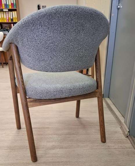 Стул Holmes 5, серый, ножки орех