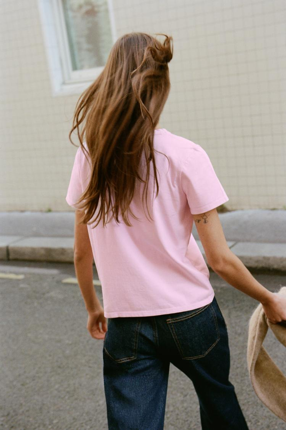 ZARA ХЛОПКОВАЯ ФУТБОЛКА В СТИЛЕ РУСТИК, РОЗОВЫЙ