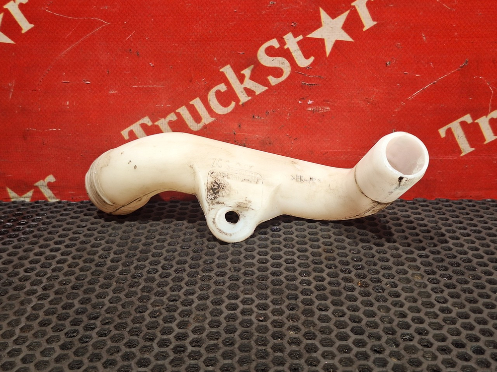 Горловина бачка омывателя